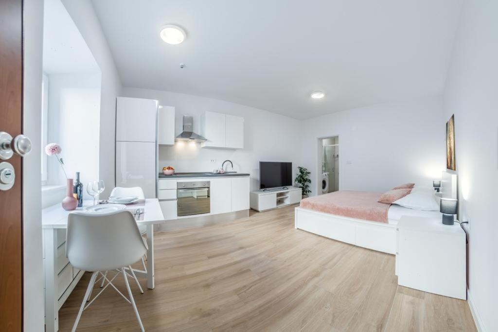 Apartment Klara FREE parking, center Pula Dış mekan fotoğraf